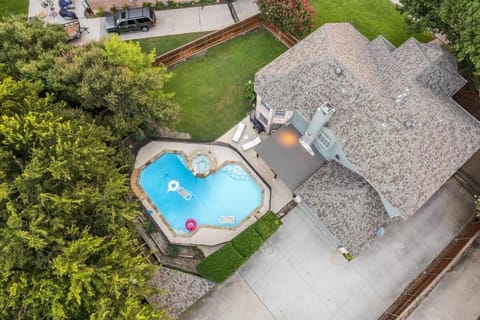 Heated Pool PoolTable HotTub Sleeps 16 Renovated Casa in McKinney