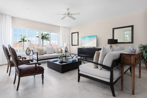 One Grace Bay Townhomes 205 Maison in Grace Bay