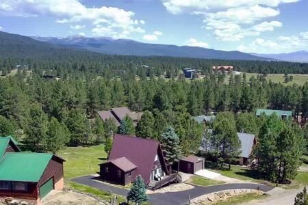 Rustic Mountain Getaway~Golf~Skiing~Hiking House in Angel Fire