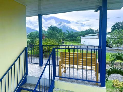 2nd floor A/C, Wifi, Fully equipped apartment Condo in La Fortuna