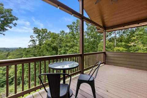 7 Min to DT Blue Ridge~Hot Tub~Fire Pit~Sleeps 12 House in Blue Ridge