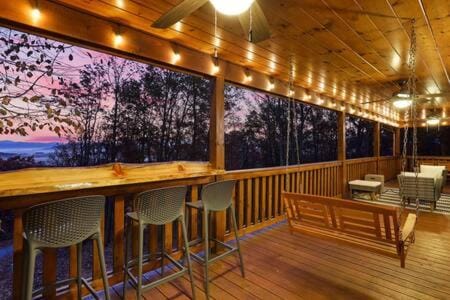 Private Mountain Getaway - Movie Theater - Hot Tub House in Union County