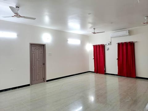 Airport Villa Rela Hospital Kitchen AC Bedroom4 Urlaubsunterkunft in Chennai