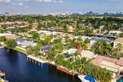 Wilton on the water courtyard and Heated Pool Haus in Wilton Manors