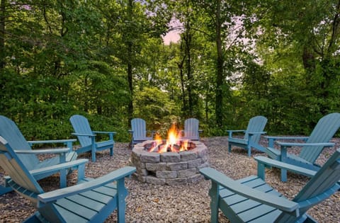 Lake Views Hot Tub Fire Pit 6bed House in Georgia