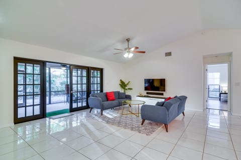 Sunny Palm Harbor Home with Private Pool and Hot Tub! House in Palm Harbor