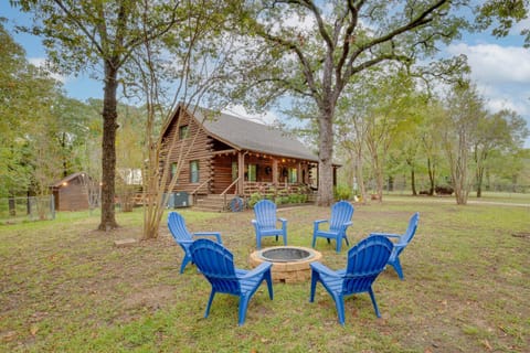 Log Cabin Rental with Fire Pit Less Than 1 Mi to Lake Access Haus in Cedar Creek Reservoir