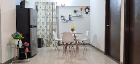 Eniter Two Bedrooms Luxry Apartment Copropriété in Karachi