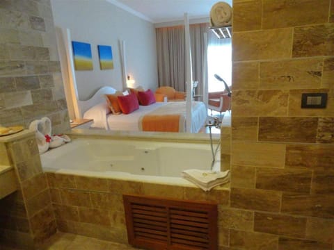 Oceanside Junior Suites at 5 Star All-Inclusive Resort Condominio in Puerto Plata