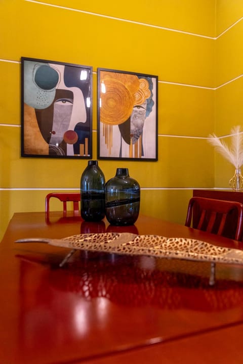 Living room, Decorative detail, Dining area