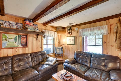 Peaceful Oakfield Cabin on Mattawamkeag River! Casa in Penobscot