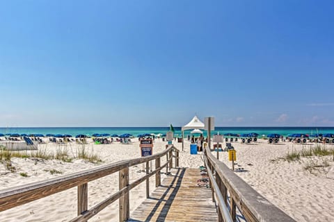 Pensacola Beach Retreat with Direct Beach Access! Condominio in Pensacola Beach