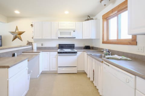 Kitchen or kitchenette, dishwasher, oven, stove