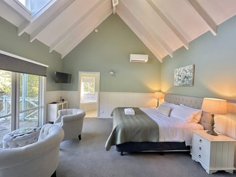 Little Plum Cottage Apartment in Apollo Bay