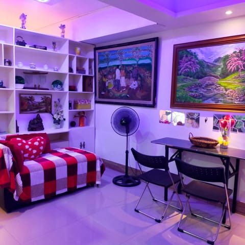 Cozy Condo Unit w/ FREE WIFI&Netflix-Pay Parking Apartamento in Antipolo