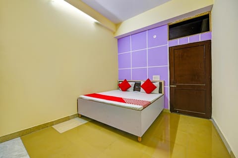 OYO AJ STAR Hotel Hôtel in Noida