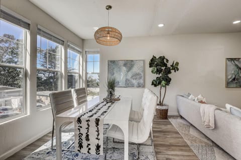 @ Marbella Lane - Modern 3BR Home w/ Ocean Views House in Daly City