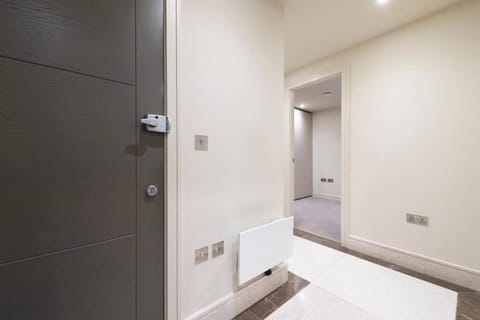 Garden Haven Luxe 1BR 1BA Chigwell Retreat CHCL F1 Apartment in Ilford