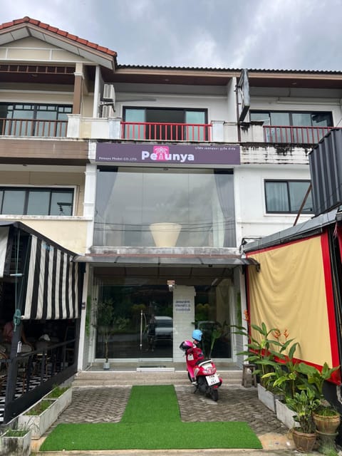 Petunya Phuket Guest House Bed and Breakfast in Kathu