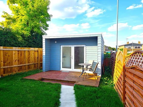 Property building, Day, Garden, Garden view