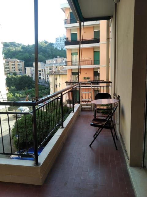 Stanza matrimoniale con balcone Urlaubsunterkunft in Genoa