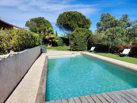 ღ Charmante villa avec piscine Moradia in Carnoux-en-Provence