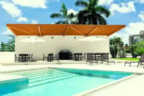 Maho: Cozy Studio with pool&gym Condominio in Simpson Bay