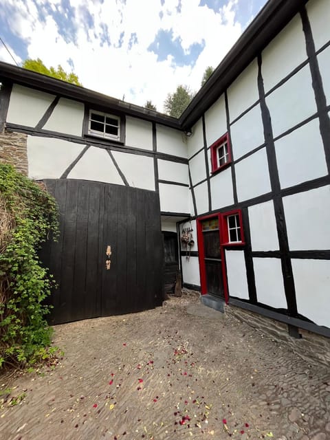 Noah - Seeleben auf Zeit am Rursee House in Heimbach