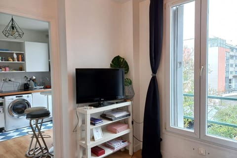 Cozy studio ideal for a romantic holiday Condo in Vincennes