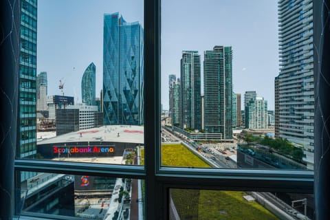 Simply Comfort Suites - One plus Den Apartment with Scotiabank Arena View Condominio in Toronto