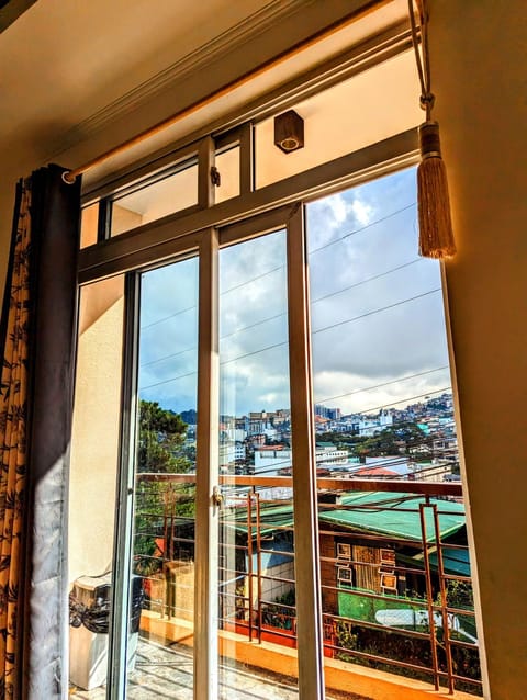 City View 2BR, 2T&B and 2slots parking Apartahotel in Baguio