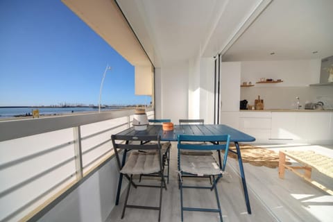 Patio, Day, Natural landscape, View (from property/room), Balcony/Terrace, Living room, Dining area, Sea view