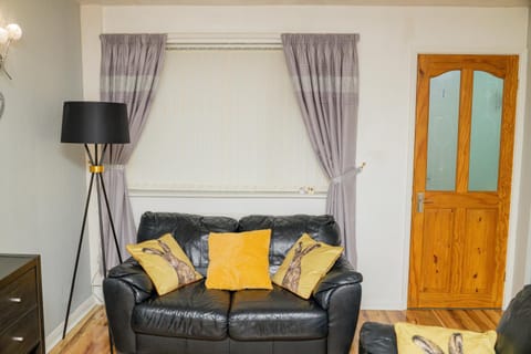 Charming 2-Bedroom in MANCHESTER Apartment in Manchester