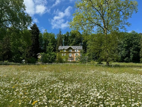 Private Oasis: Luxe 20-guest Estate, Jacuzzi, 8 Ha Villa in Wallonia, Belgium