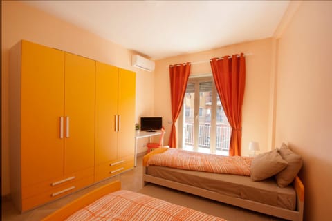 Day, Photo of the whole room