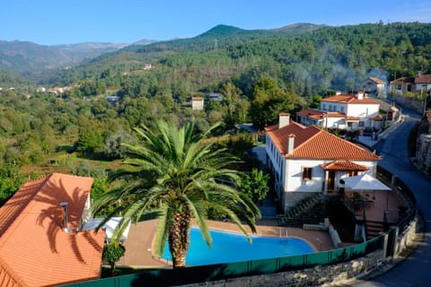 Day, Pool view