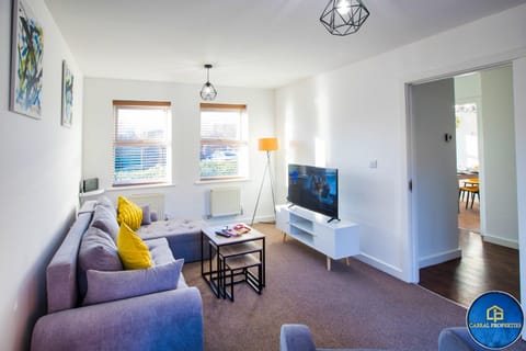 Can accommodate up to 7 people , 3Bed House in Reading by Cabralproperties - free parking, Netflix Copropriété in Reading