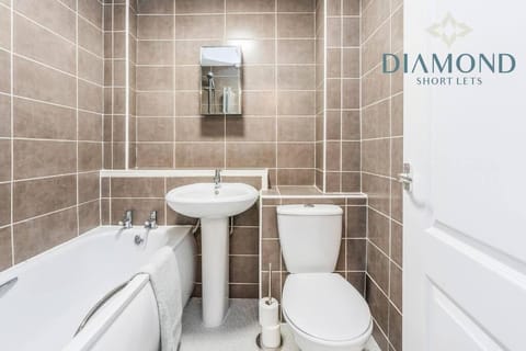 FOUNDRY - 2 Bedrooms, Fully Equipped, Free Parking, WiFi, FAVOURITE for Contractors, Long Stays Welcome, Food, Bars, Shops by Diamond Short Lets Eigentumswohnung in Dunfermline