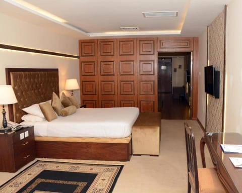Diamond Luxe Family couple Guest House Hotel in Lahore