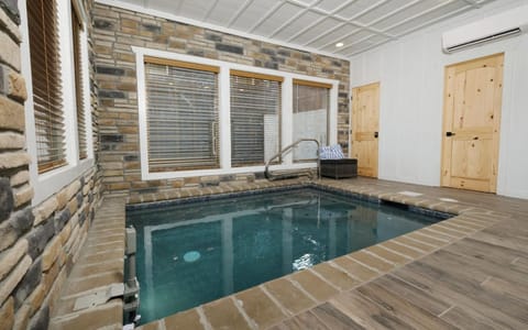 A Pools Paradise Villa in Pigeon Forge