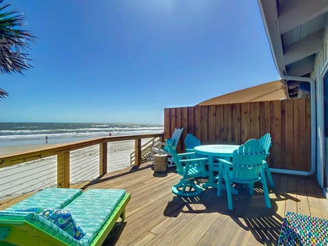 Beachfront with large deck Pool Sea Dunes Sailfish A3 Condo in Edgewater