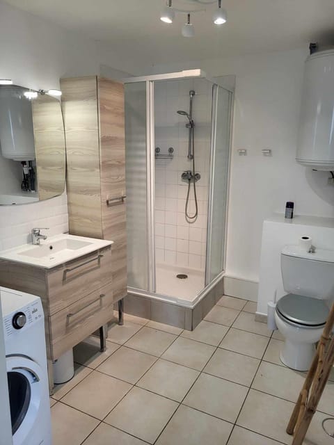 Shower, Toilet