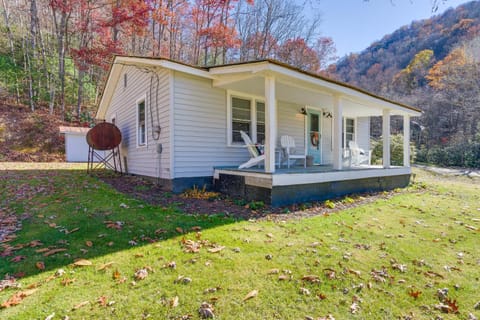 Pet-Friendly Topton Home with Patio, Deck and Views! Haus in Nantahala