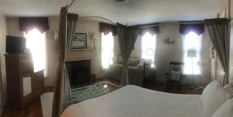 Historic Seaton Springs Farm B&B - James Tipton En-Suite Triple Room Übernachtung mit Frühstück in Sevier County