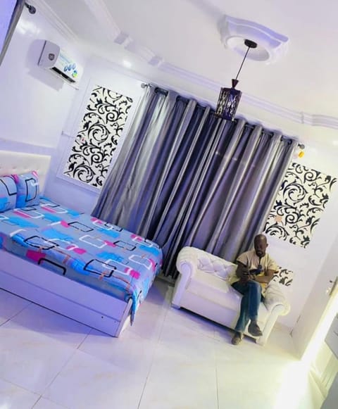 White Emirates Hotel and Apartment Hotel in Lagos
