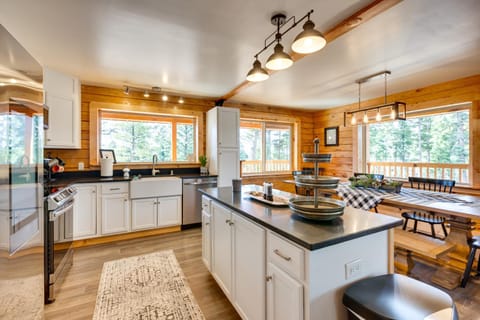 Private Ski-Out Angel Fire Cabin Wraparound Porch House in Angel Fire