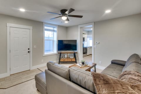 Stylish Logan Retreat with Smart TV and Central A and C! Condominio in Logan