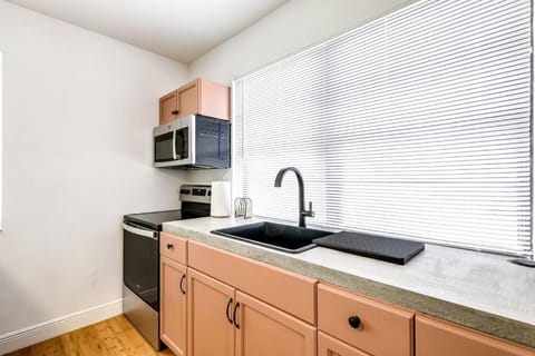 Coral Way 1-bedroom apt with fast internet Shen2 Apartment in Coconut Grove