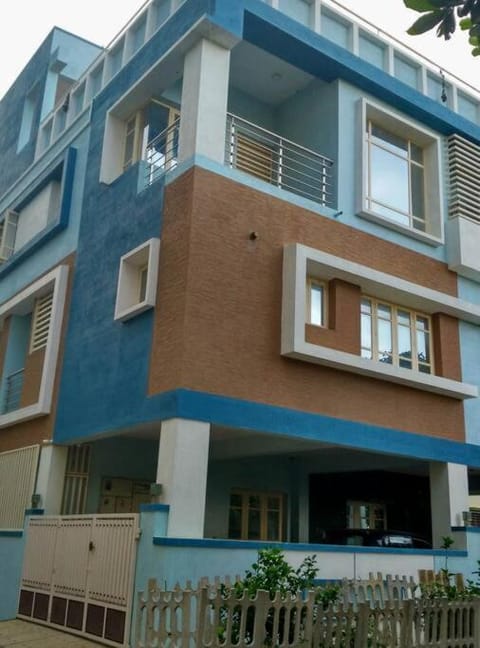 COZY 2BHK 2nd floor in Corner East Face villas Condo in Bengaluru
