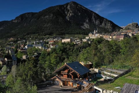 CHALET LUXE DE LA CROIX DU FRENE Chalet in Briançon